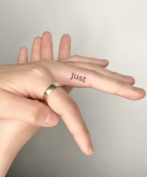 Tatuaggio di una sola parola di @mizy_tattoo