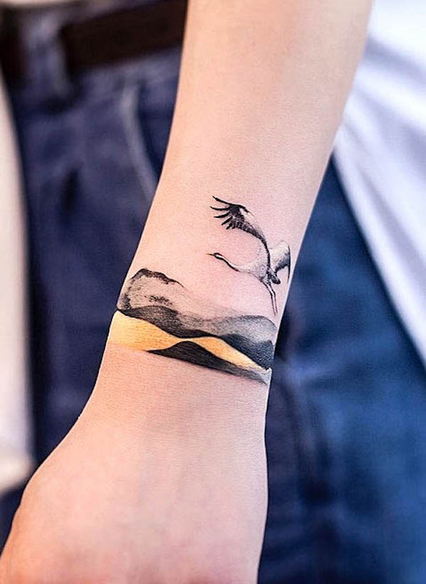 Tatuaggio da polso con paesaggio orientale per donne di @newtattoo_franky