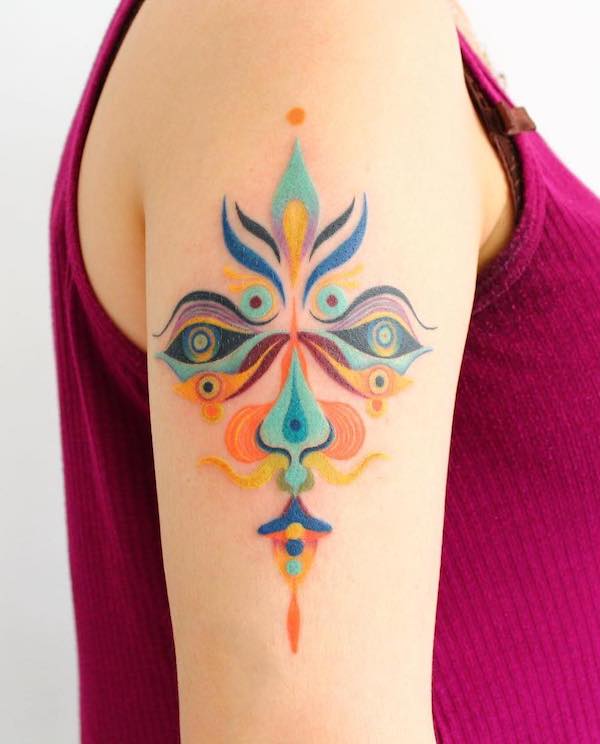 Maschera colorata tatuaggio manica da @katia.zuela
