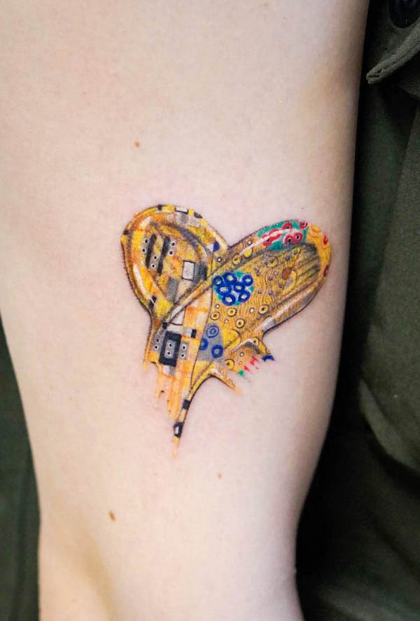Tatuaggio del braccio di Gustav Klimt di @gemma_tattoo
