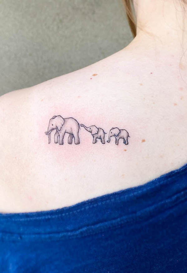 Tatuaggio sulla schiena di elefante di @ibittenink