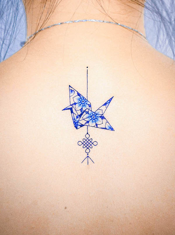 Tatuaggio con gru di carta di @e.nal_.tattoo