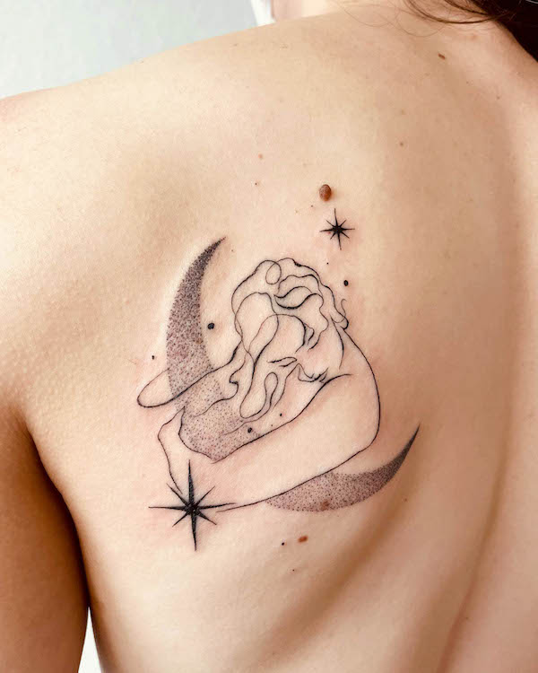 Tatuaggio astratto femminile di @tata.jouaux.art