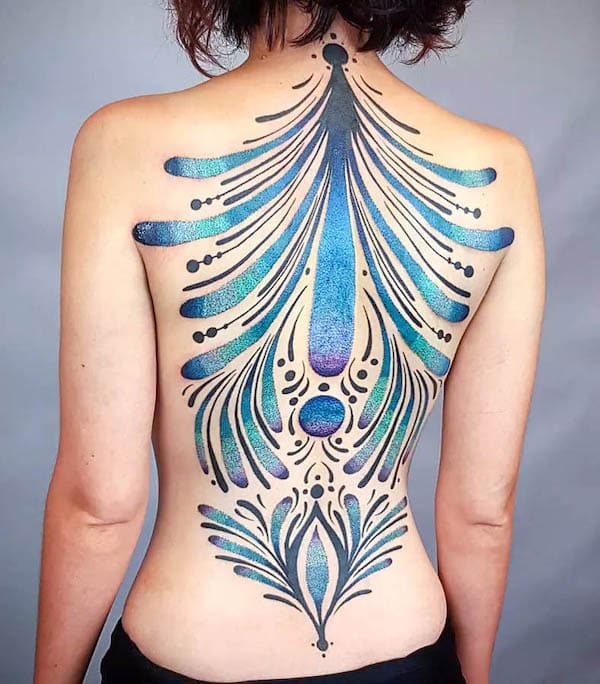 Tatuaggio su tutta la schiena di @mandalareflexions