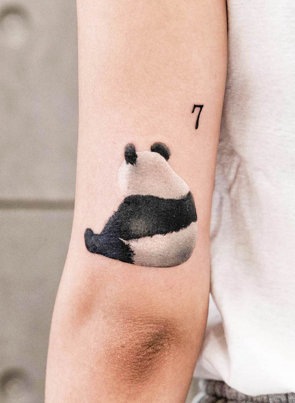 Tatuaggio di @chenjie.newtattoo con un panda molto carino