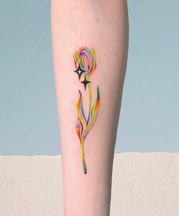 Tatuaggio con tulipani arcobaleno di @hsin_ta2
