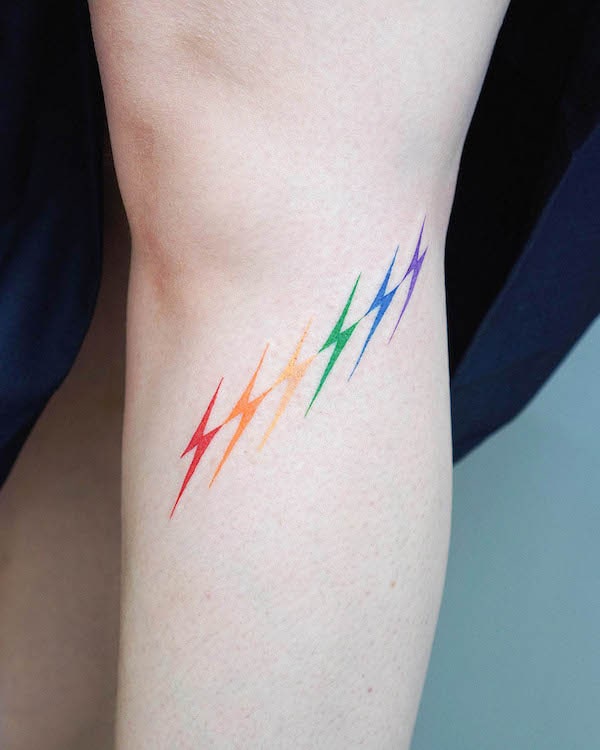 Fulmini arcobaleno di @omiza___