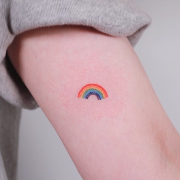 Arcobaleno minuscolo di @tattooist_coca