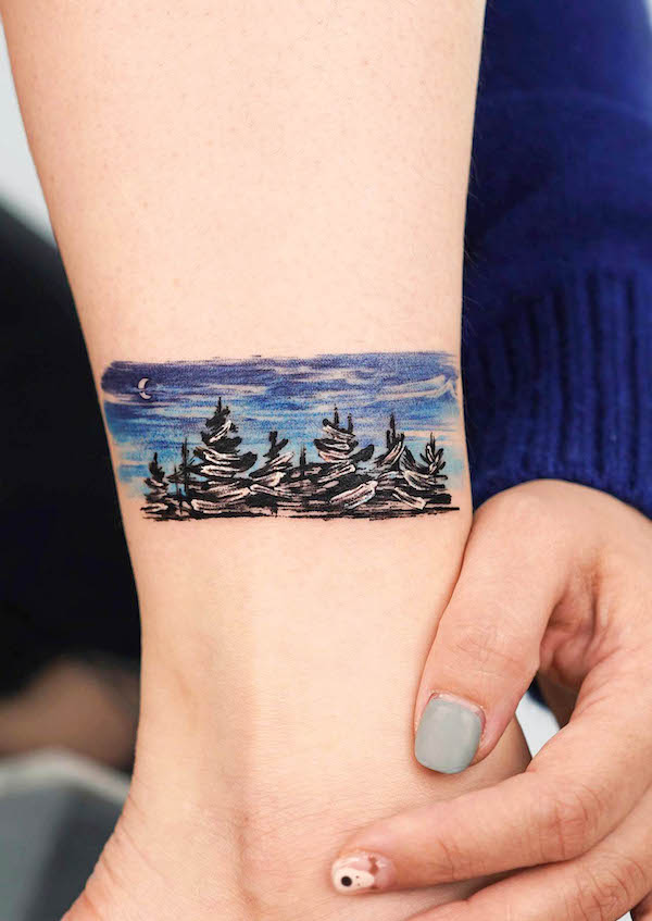 Paesaggio astratto di foresta di notte di @tattooist_zela