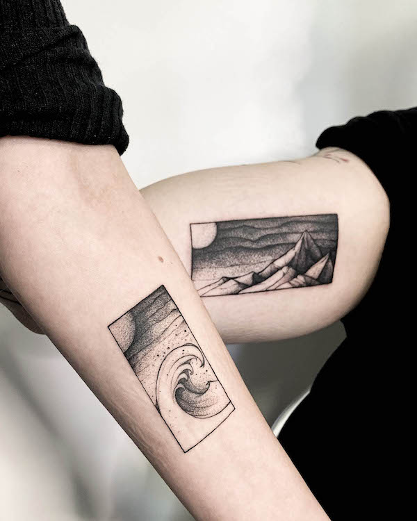 Tatuaggi di paesaggi con onde e montagne abbinate di @vaaadaaa.tattoo
