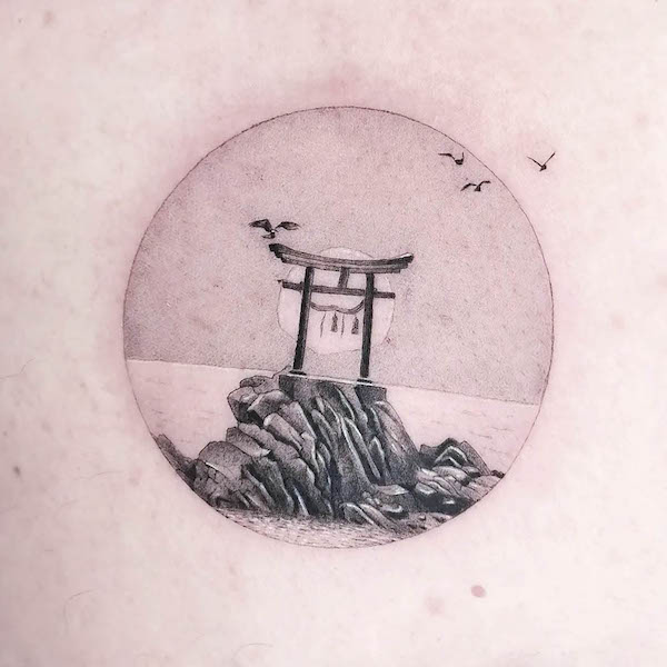 Tatuaggio giapponese Torii di @peter_sparkler_tattoo