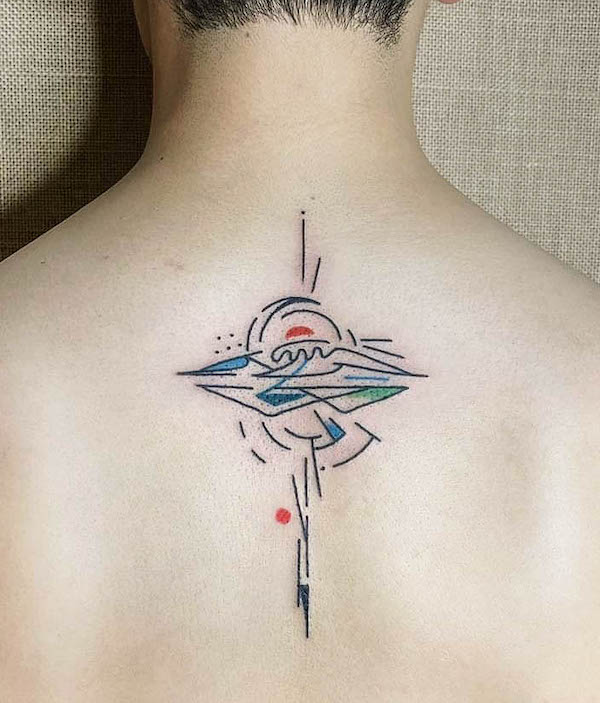 Tatuaggio di paesaggio geometrico sulla nuca di @magutat2