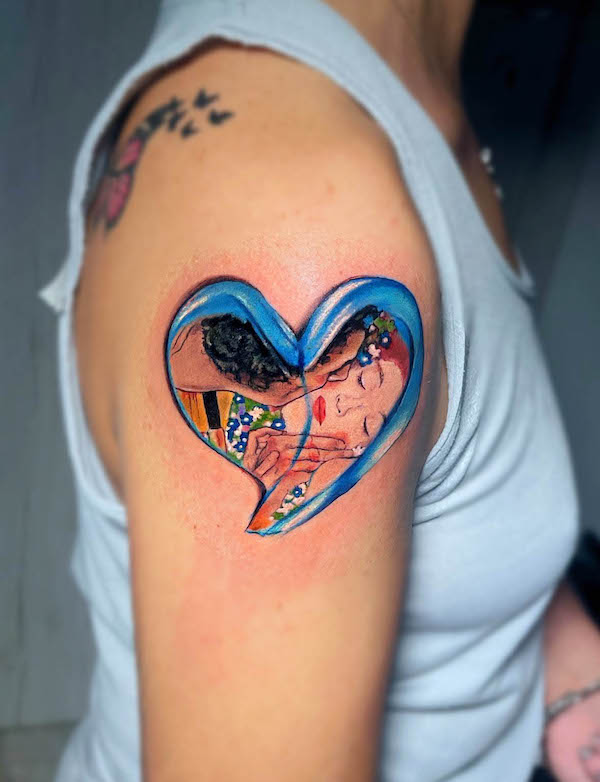 Il bacio di Gustave Klimt tatuato sulla spalla da @giuliadelbiancotattoo
