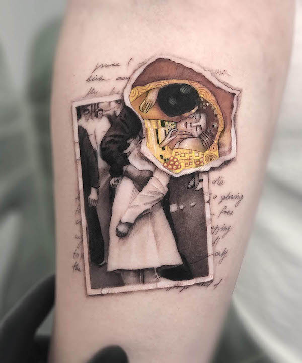 Il bacio e il V-J Day a Times Square tatuato da @kozo_tattoo
