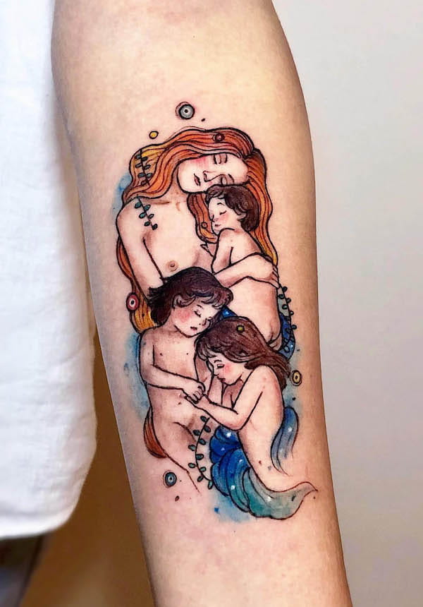 Tatuaggio creativo Madre e Bambino sull'avambraccio di @joy_watercolortattoo