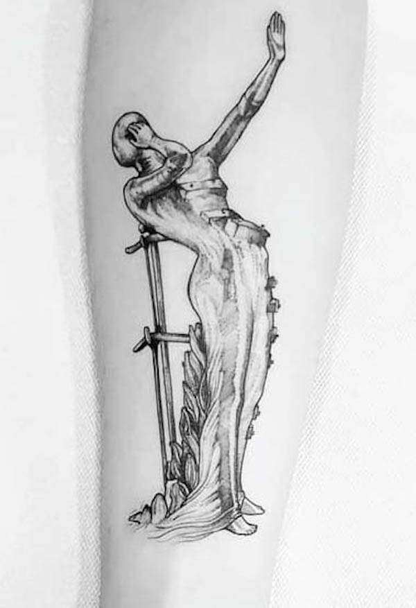 Donna infuocata - Tatuaggio Dalì di @kmin_tattoo