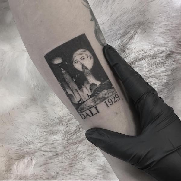 La Luna - Skyline di Manhattan di Salvador Dali tatuaggio di @rubytiiger