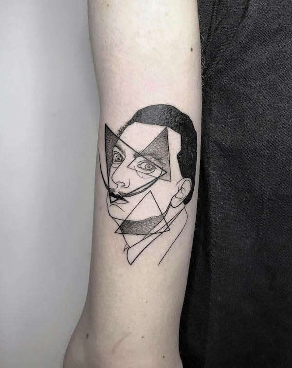 Tatuaggio geometrico Dali di @mashatattoo