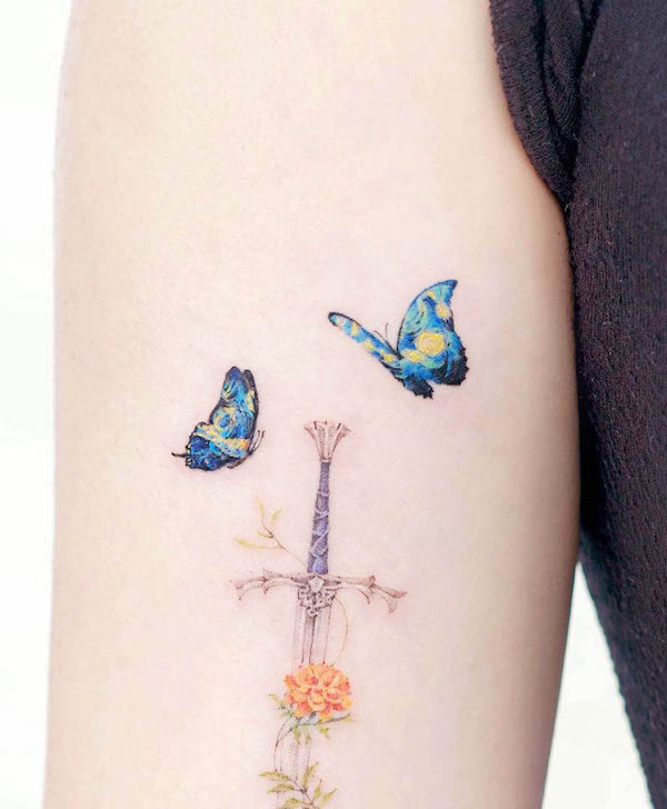 Farfalle e spada della notte stellata di @tilda_tattoo