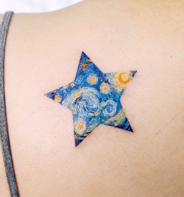 Il tatuaggio della stella Starry Night di @guseul_tattoo
