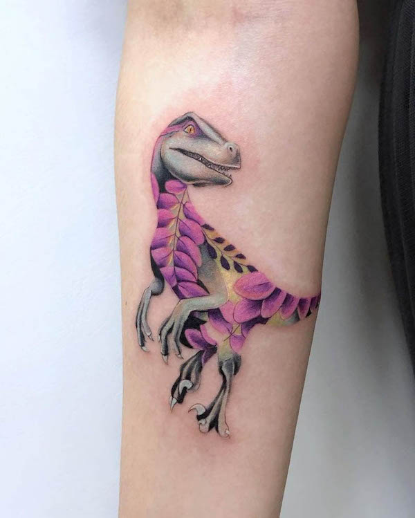 Braccio interno del T-rex con motivo floreale di @osminoga