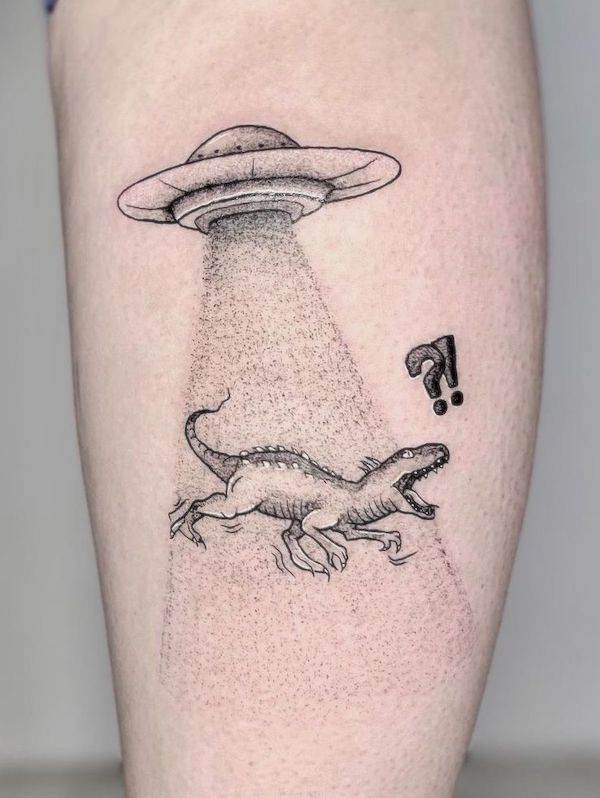 Il tatuaggio del T-rex rapito di @kissink.tattoo