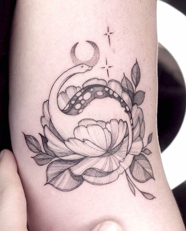 Tatuaggio brontosauro floreale di @mariafernandeztattoo