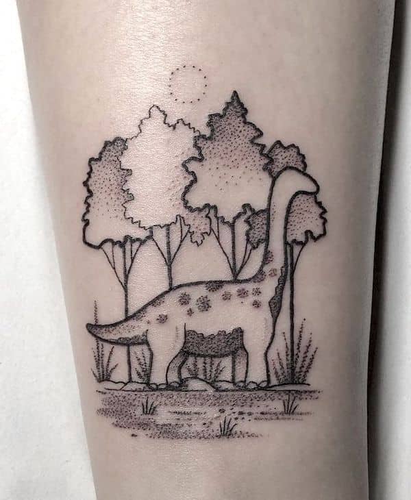 Brontosauro nella foresta di @jessicabrowntattoo