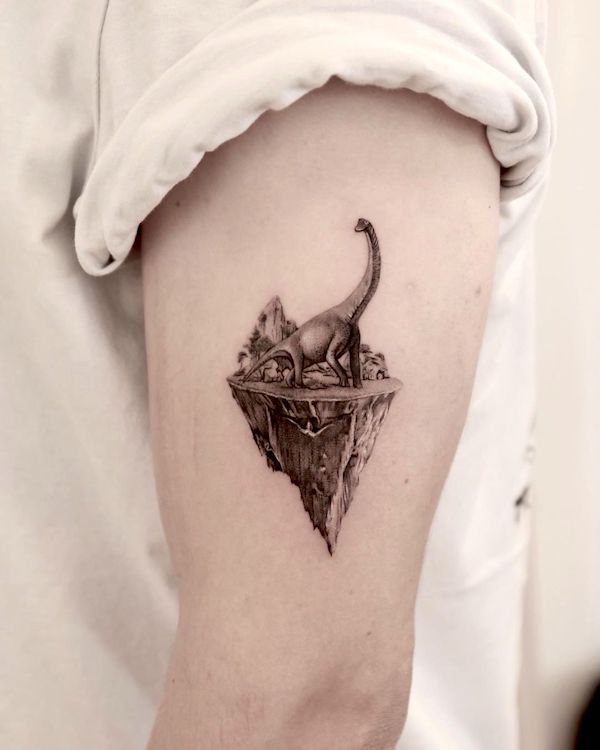 Il tatuaggio del brachiosauro realistico dell'ultimo paese delle meraviglie di @tingting_tattoo