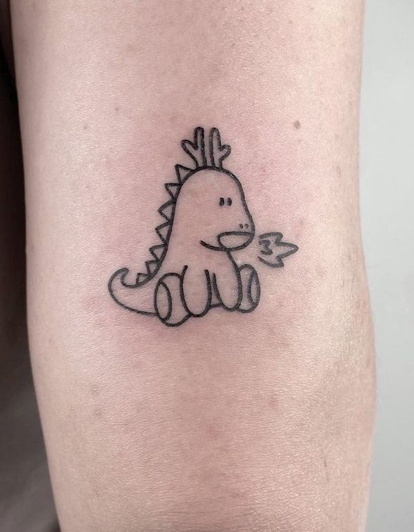 Piccolo e simpatico dinosauro di fuoco tatuato da @jisutat