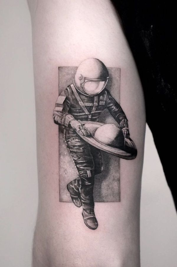 Gioca con il pianeta di @jankyjake_tattoos