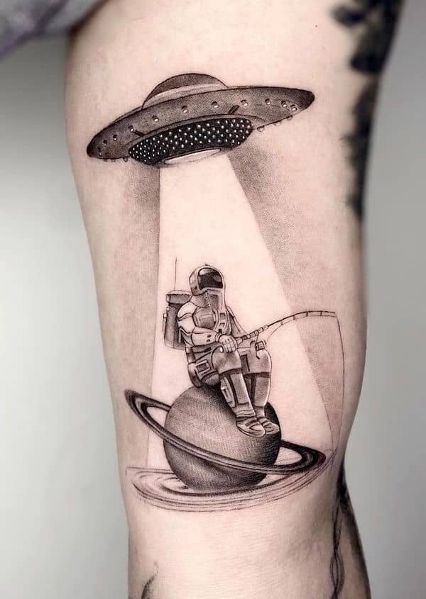 UFO e l'astronauta pescatore di @mor_tatts