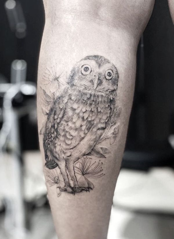 Tatuaggio fotogenico del vitello di gufo di @pauloronter