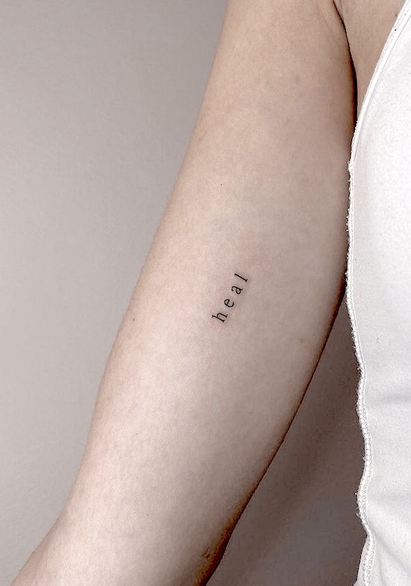 Tatuaggio di una parola Heal per infermieri di @giahi