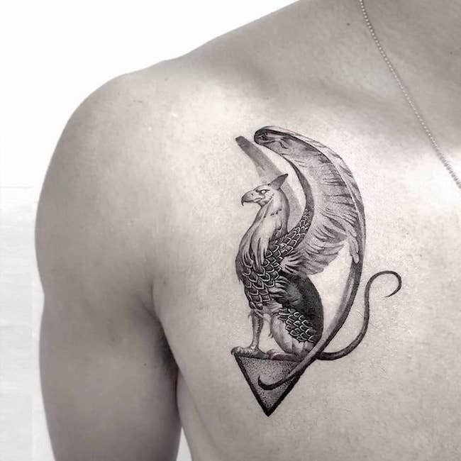 Tatuaggio Griffin di @tattooist_hwi