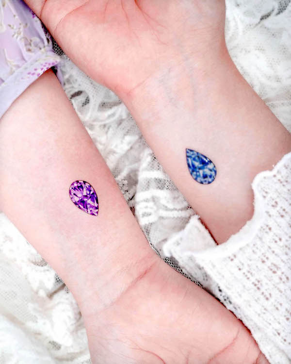 Tatuaggi con gemme abbinate per le migliori amiche di @tattooist_solar