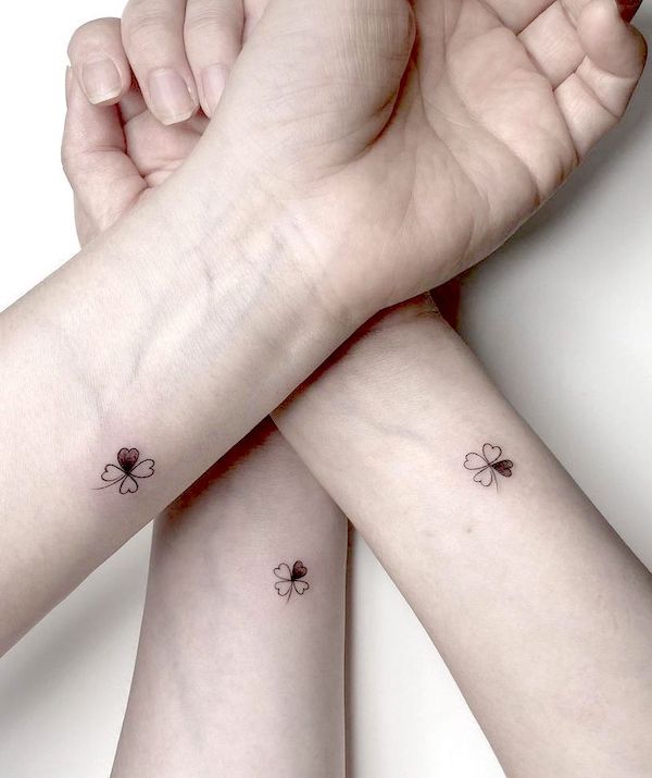 Piccolo tatuaggio coordinato per fratelli di @playground_tat2