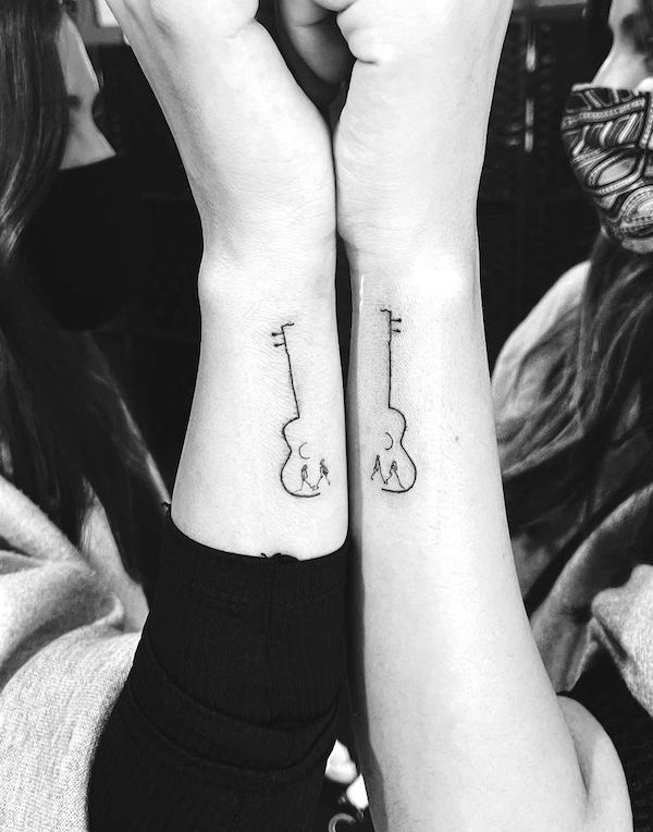 Tatuaggi con chitarra per gemelli di @thewantedgems