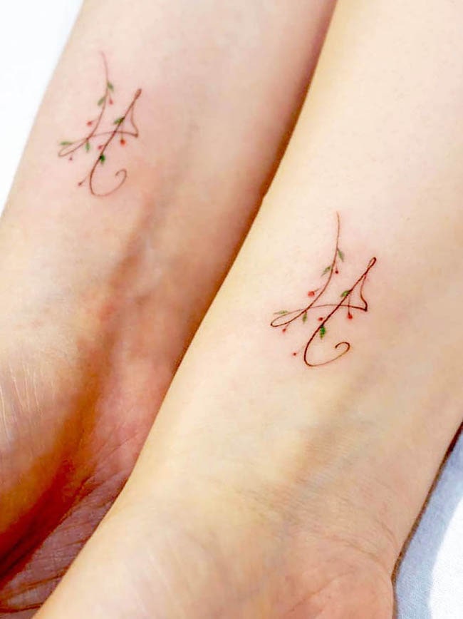 Tatuaggi iniziali per gemelli di @handitrip