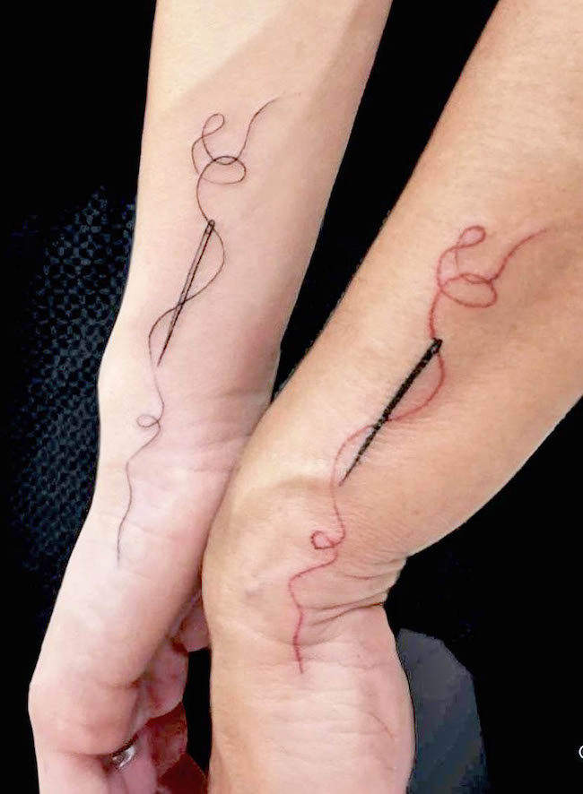 Tatuaggi abbinati ad ago e filo di @rana_tattoos