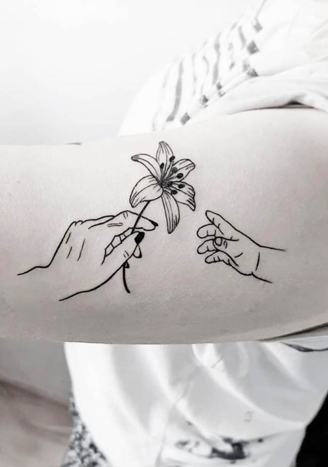 Tatuaggio floreale per la mamma di @kinka_ink
