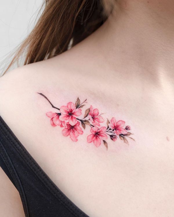 Cherry blossom collarbone tattoo by @donghwa_tattoo- Tatuaggi di fiori di ciliegio con significato