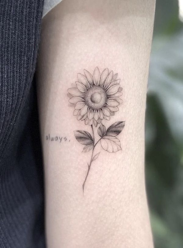 Tatuaggio sul braccio Always sunflower di @vanya_tattoo. - Tatuaggi di girasoli con significato