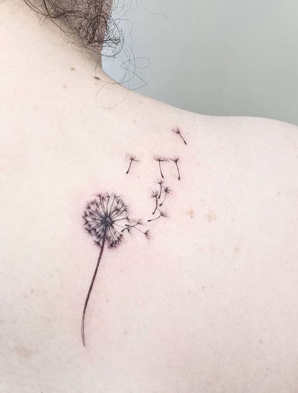 Dandelion shoulder tattoo by @heather.tattoos - Tatuaggi del dente di leone con significato