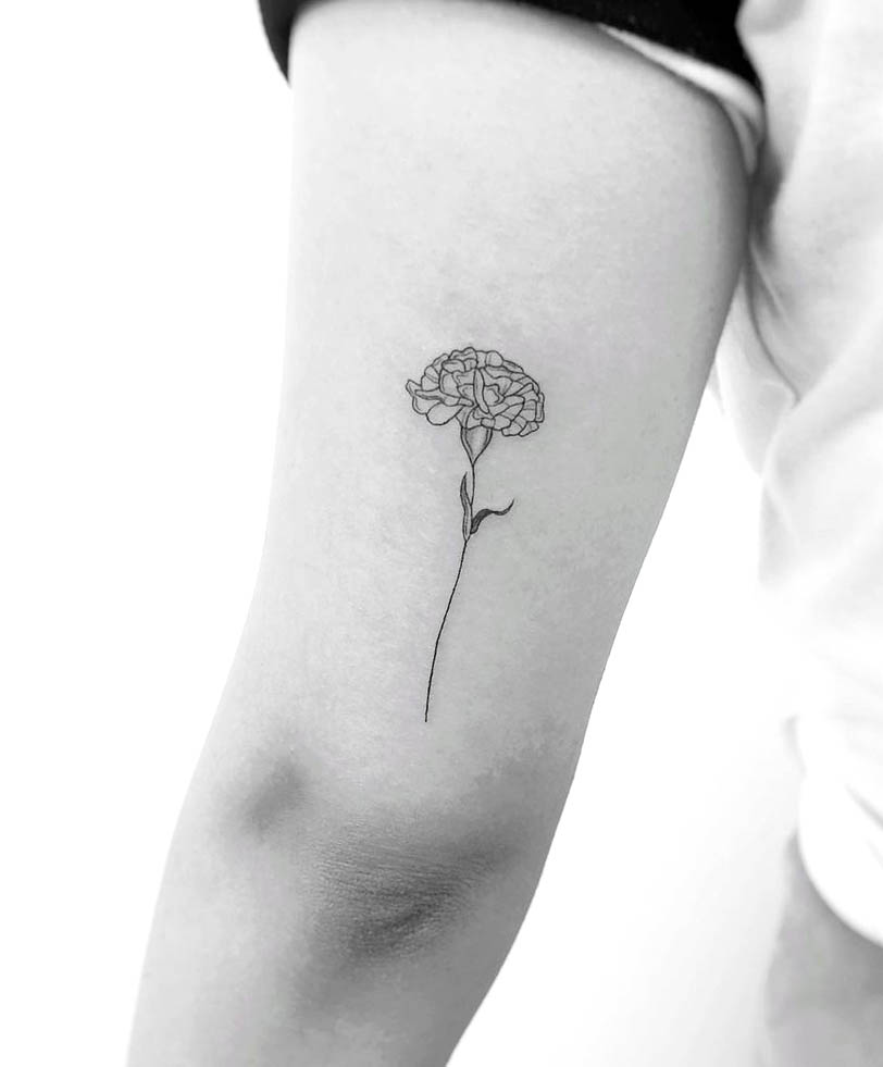Tatuaggio Black Carnation di @brittany_tattoos