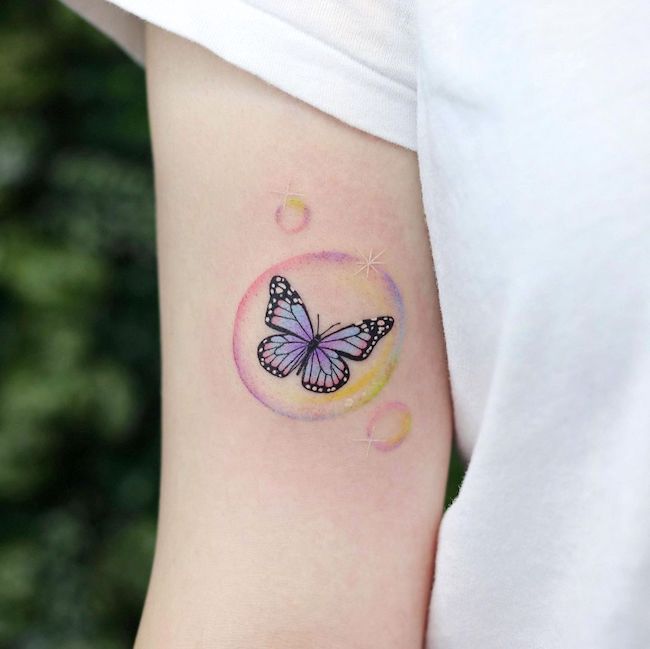 Farfalla in bolla di @nara_tattooo