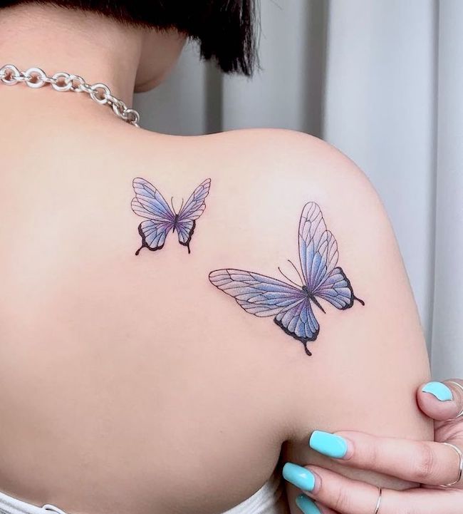 Farfalla semitrasparente sulla scapola di @_rony_tattoo