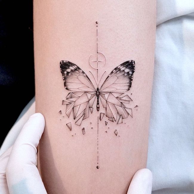 Tatuaggio con farfalla
