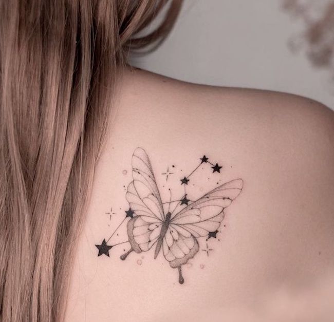 Bellissimo tatuaggio del segno zodiacale della farfalla da @pavlenko.ink