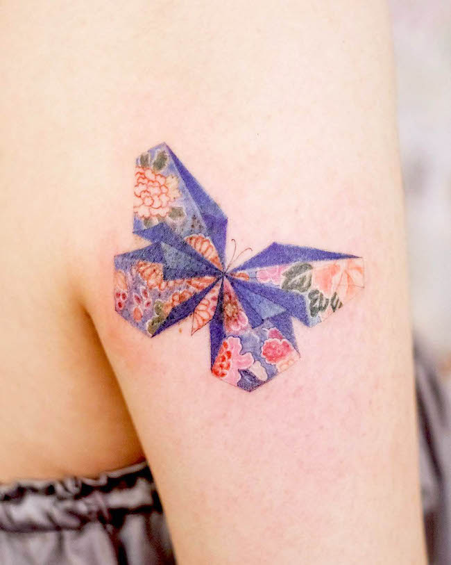 Tatuaggio origami di farfalla di @christine.rvl